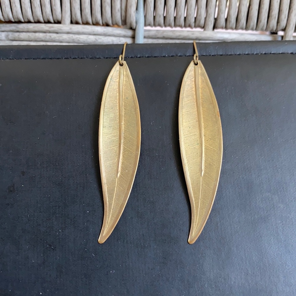 Gold slim leaf earrings